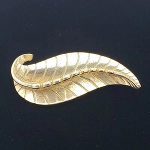 Sarah Coventry Gold Tone Abstracted Leaf Brooch Pin Vintage Floral - Picture 1 of 5