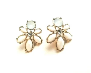 Vintage White Rhinestone Gold Tone Flower Pierced Earrings 1" - Picture 1 of 3