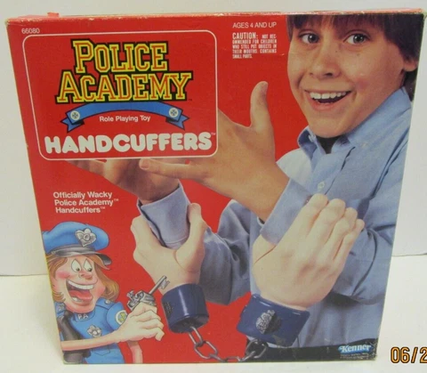 VINTAGE 1988 KENNER POLICE ACADEMY HANDCUFFERS ***NEW IN SEALED BOX*** Cover