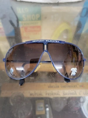 Gafas de sol vintage con marco de metal Kentucky Wildcats Foto 1 de 4