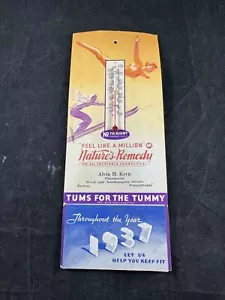 1937 Tums Natures Remedy Termómetro Calendario Folleto y Sobre Doble Cara - Imagen 1 de 14