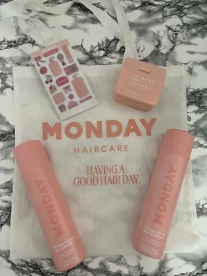 MONDAY HAIRCARE ELEGANTE HOLD laca para el cabello y máscara para rizar y bolsa TOTE y juego de pegatinas Foto 1 de 4