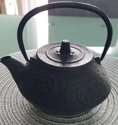 Tetera japonesa Hierro fundido tradicional negro con filtro de acero inoxidable  Foto 1 de 4