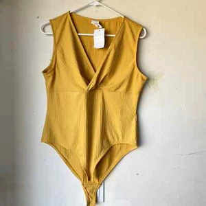 H&M women mustard body suit sleeveless large nwt - Picture 1 of 2