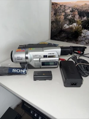 Sony Handycam DCR-TRV320 Digital8 Hi8 8mm Video8 Camcorder With Accessories 🔥 - Image 1 of 4