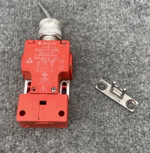 INTERRUPTOR DE SEGURIDAD ALLEN BRADLEY TROJAN 5-30N GUARDMASTER Usado - Imagen 1 de 13