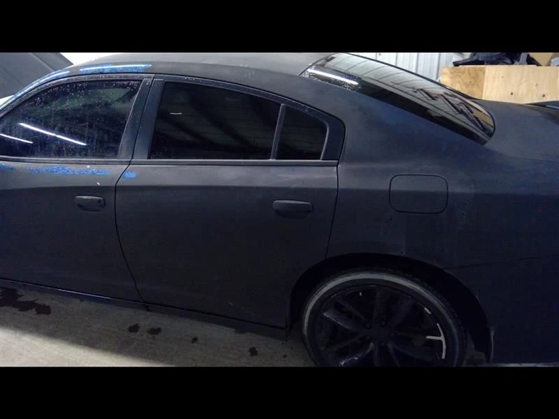 2015-2020 DODGE ЗАРЯДНОЕ УСТРОЙСТВО ЗАДНЯЯ ЛЕВАЯ ВОДИТЕЛЬСКАЯ ДВЕРЬ В СБОРЕ. - Изображение 1 из 4