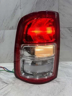 Dodge Ram 2500 3500 2019-2022 luz trasera OEM lado del conductor izquierdo halógeno 68361715AD Foto 1 de 4