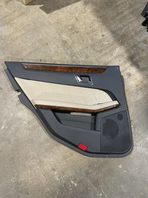 Tarjeta puerta interior trasera izquierda Mercedes-Benz E350 2010-2013, sedán, sin parasol beige Foto 1 de 2