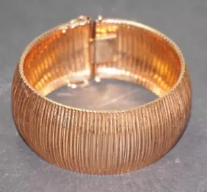 Vintage Milor Bronze Copper Toned 1 1/8" Wide Bracelet 7 3/8" Long Hinged Bangle - Picture 1 of 6