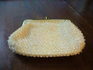 St. Thomas Corde Perlen ~ cremefarbene Clutch Geldbörse ~ rosa innen - Bild 1 von 7