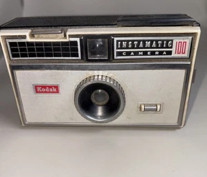 Macchina fotografica pellicola Kodak Instamatic 100 ~ 1963-1966 non testata - Foto 1 di 6