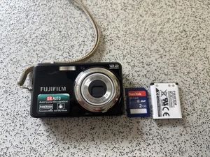 Fujifilm FinePix J30 Digital Compact Camera 12.2MP Battery & 2GB Sim Card. - Picture 1 of 8