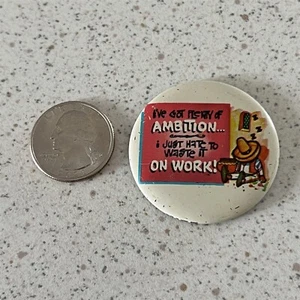 Tengo un montón de ambición solo odio desperdiciarlo en el trabajo botón Pinback #46855 - Imagen 1 de 2