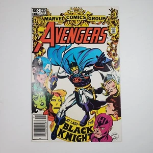 Quiosco Marvel Comics The Avengers #225 FN/VF Ed Hannigan Black Knight Cubierta - Imagen 1 de 8