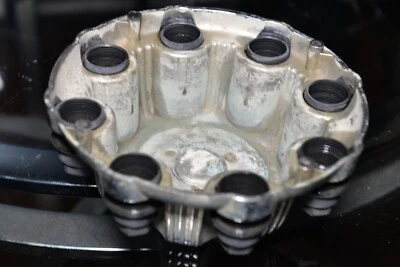 Chevrolet Silverado 2500 1999-2006 cubierta de buje central de rueda. Ligeramente usado. Foto 1 de 2