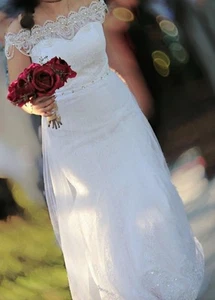 Fit & Flare Wedding Dress With Bouquet & Garter - Picture 1 of 10
