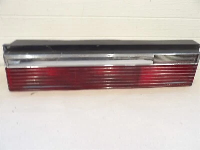 LÁMPARA MONTAJE LUZ TRASERA LADO CONDUCTOR LH 1982-1983 CHRYSLER LEBARON Foto 1 de 4