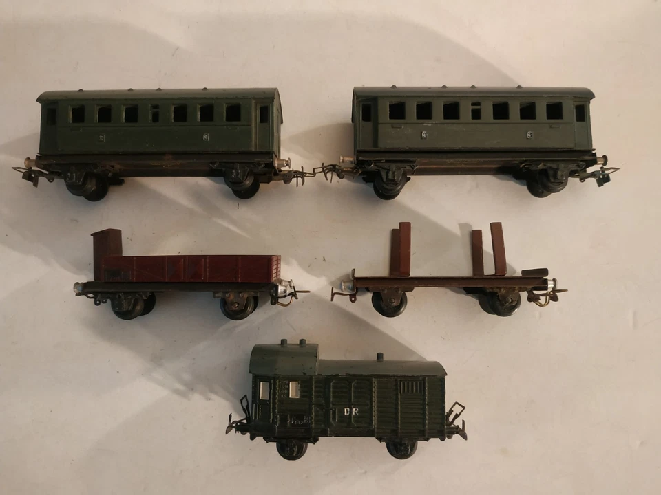PIKO EXPRESS,  SET OF FIVE VINTAGE BAKELITE WAGONS, SCALE HO - Image 1 of 4