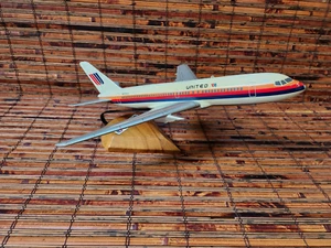 UNITED AIRLINES WOODEN MODEL AIRPLANE 15 INCH WINGSPAN N619UA MISSING ENGINES - Picture 1 of 17