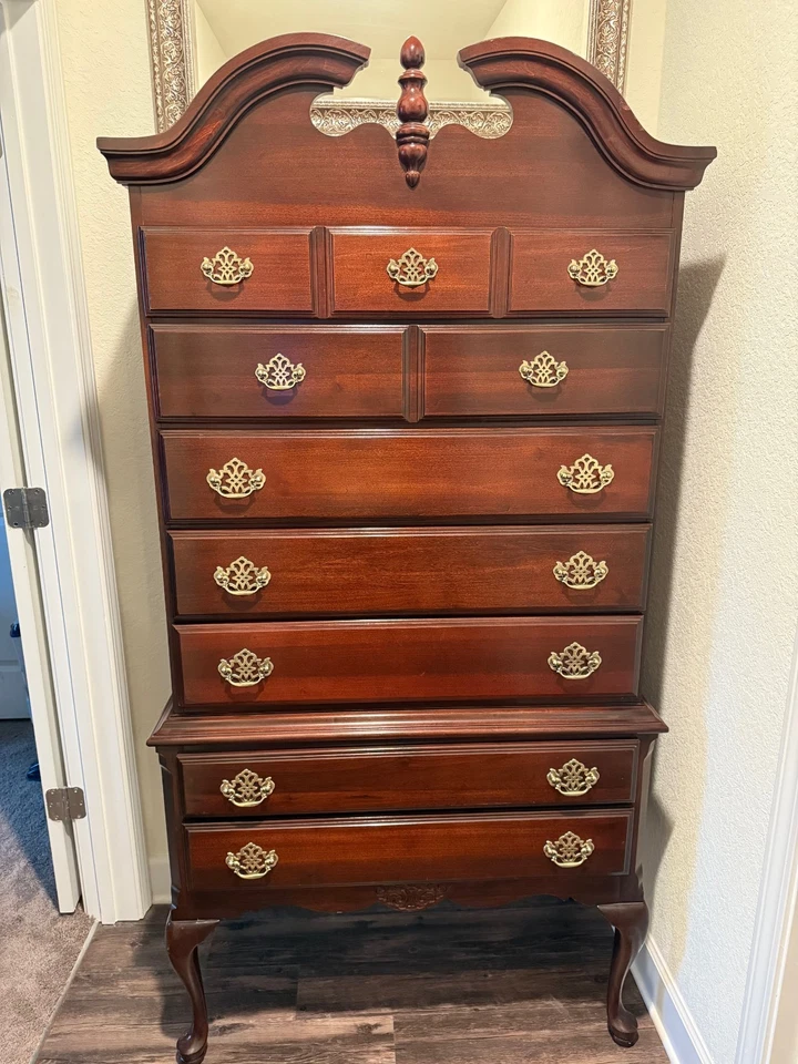 Mueble Kincaid: Cherry Highboy; 7 cajones; excelente estado Foto 1 de 4
