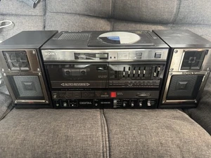RARO LETTORE CD CASSETTE RADIO BOOMBOX SONY CFD-5 VINTAGE non testato così com'è pulito! - Foto 1 di 7