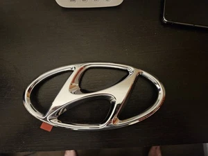 Front Badge For Hyundai Kona - Picture 1 of 3