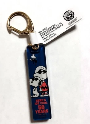 Peanuts Snoopy Here is Joe Cool 50 Years Key Holder Charm 2021 HECHO EN JAPÓN - Imagen 1 de 2
