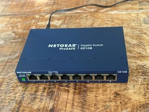 Netgear GS108v4 with 8 Port Gigabit Ethernet Unmanaged SoundGrid networks - Photo 1/4