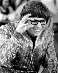 Mike Myers Classic In Character As Austin Powers Oh Behave 8x10 photo - Picture 1 of 1