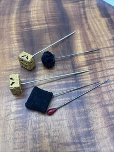 Vintage Hutnadel Sammlung Gold Käfig Stil Stoff und roter Tropfen - Bild 1 von 9