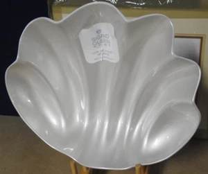 SIGRID OLSEN MELAMINA GUSCIO DI VONGOLE CIOTOLA DA PORTATA BIANCO PERLA NUOVO 12" - Foto 1 di 3