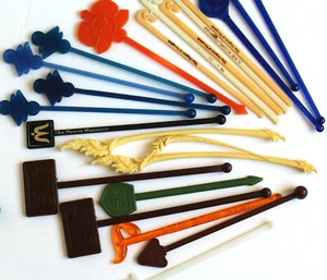 23 Pc. Vintage International ~Thailand, Singapore, Philippines ~ Swizzle Sticks - Picture 1 of 9