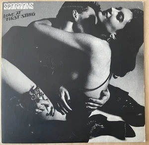 SCORPIONS LOVE AT FIRST STING 1984 HARD ROCK HEAVY METAL  LP 0501 (VG+/VG+) - Picture 1 of 5