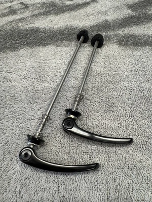 Juego de pinchos de liberación rápida Zipp Tangente - 100 mm/135 mm, freno de disco, acero inoxidable Foto 1 de 4