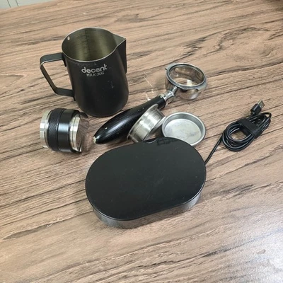 Lote de báscula de café espresso decente, portafiltro, jarra de leche, etc. Foto 1 de 4