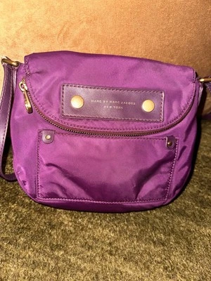 Cartera/bolso bandolera Marc Jacobs New York nailon púrpura Preppy Natasha para mujer usado en excelente estado Foto 1 de 4