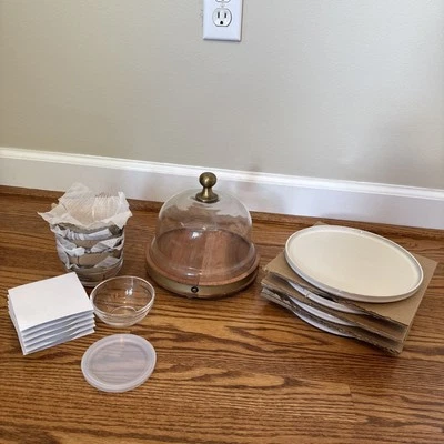 Members Mark Dessert Plates, Cheese Dome, condiment containers with lids - Image 1 of 4