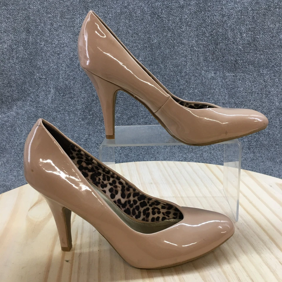 Zapatos de salón Fergalicious by Fergie para mujer 9 M Sammi beige imitación cuero aguja Foto 1 de 4