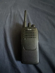 Icom F-29SR Handheld Walkie Talkie In Good Condition PMR446 (more Available) - Afbeelding 1 van 4