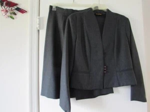 Reina New York Damen 2-teiliger Anzug - Rock & Jacke - grau - Größe 12 - Bild 1 von 1