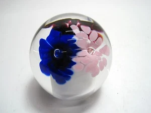 Larson Crystal Blown Glass Paperweight 4 Inch Made In USA Flowers Trio 4"x4" - Picture 1 of 5
