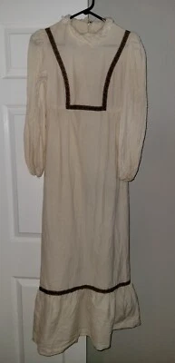 VESTIDO VINTAGE PRADARIA ANOS 70 ILLGWU MANGAS ILHÓS BEGE ADOLESCENTE JÚNIOR PEQUENO - Imagem 1 de 4