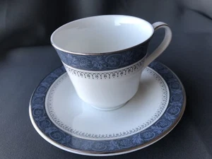 TAZA DE TÉ Y PLATILLO Royal Doulton Sherbrooke hueso fino china H5009 Inglaterra Usado en excelente condición - Imagen 1 de 4