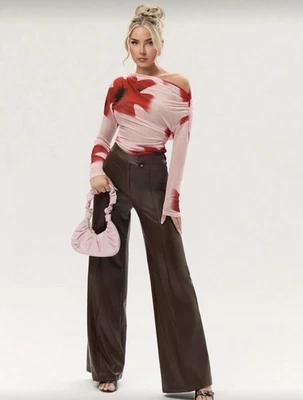 Top rosa y rojo floral fuera del hombro #floral #offtheshoulder talla M-L Foto 1 de 4