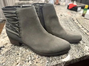 Steve Madden Women's Chilz Chain Light Gray Side Zipper Ankle Boots Size 7 - Picture 1 of 11