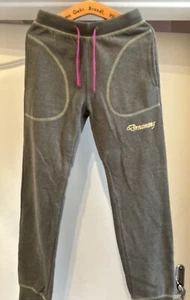 Jogginghose Größe 134/140, olivegrau - Bild 1 von 3