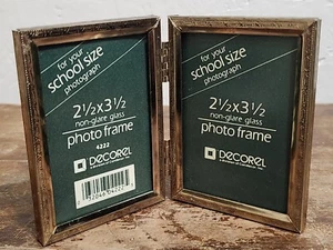 Vintage Bi-Fold Picture Frame 2.5" x 3.5" Gold Toned Metal Brass Table Decorel - Picture 1 of 6