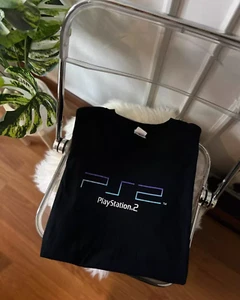 PS2 PLAYSTATION 2 TSHIRT TEE VINTAGE STYLE GAMING MERCH SONY PS LOGO - Bild 1 von 7