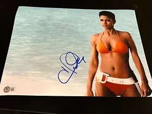 HALLE BERRY SIGNIERTES AUTOGRAMM 11x14 FOTO JAMES BOND 007 BECKETT BAS AUTO NY G - Bild 1 von 2